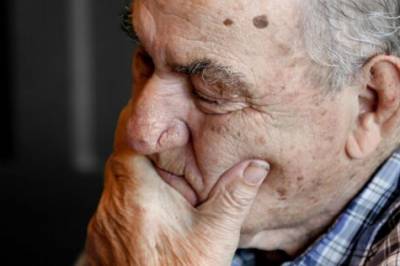 (+) De første symptomene på Alzheimers er ofte psykiske plager